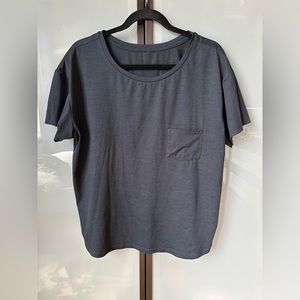 Vuori Women’s Lux Performance Tee, XL in NAVY